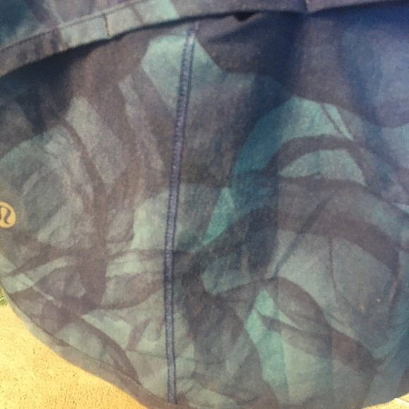 Lululemon Blue Speed Up Shorts Size 8 - Picture 7 of 12